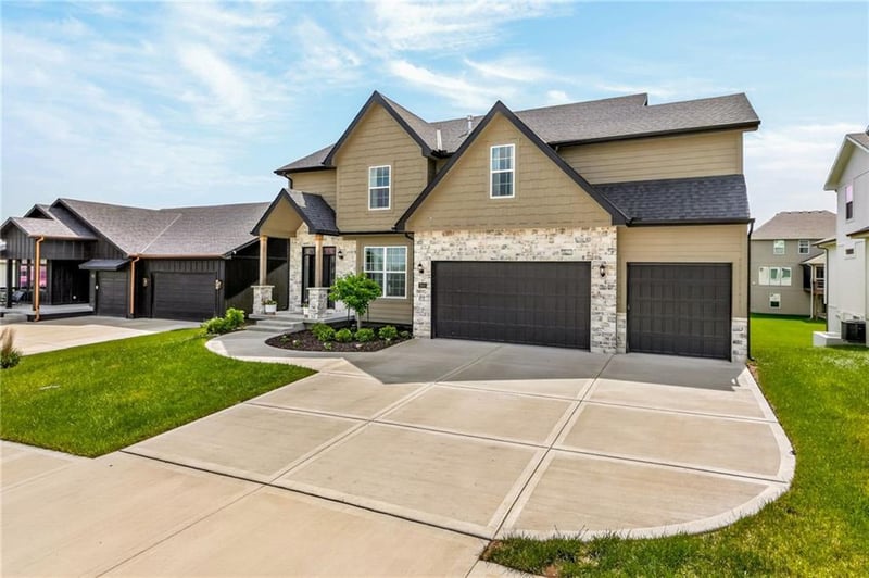 7643 Sycamore Ave, Kansas City, MO 64158