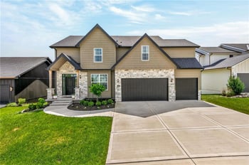 7643 N Sycamore Ave, Kansas City, MO 64158