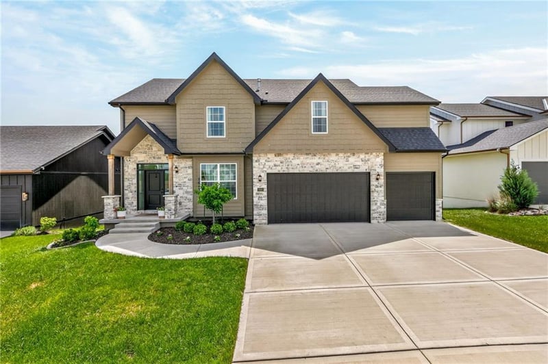 7643 Sycamore Ave, Kansas City, MO 64158