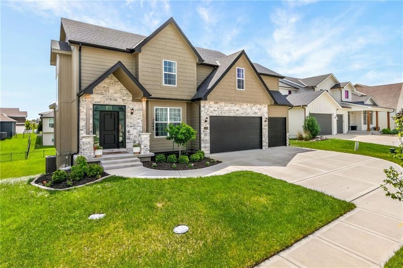 7643 Sycamore Ave, Kansas City, MO 64158