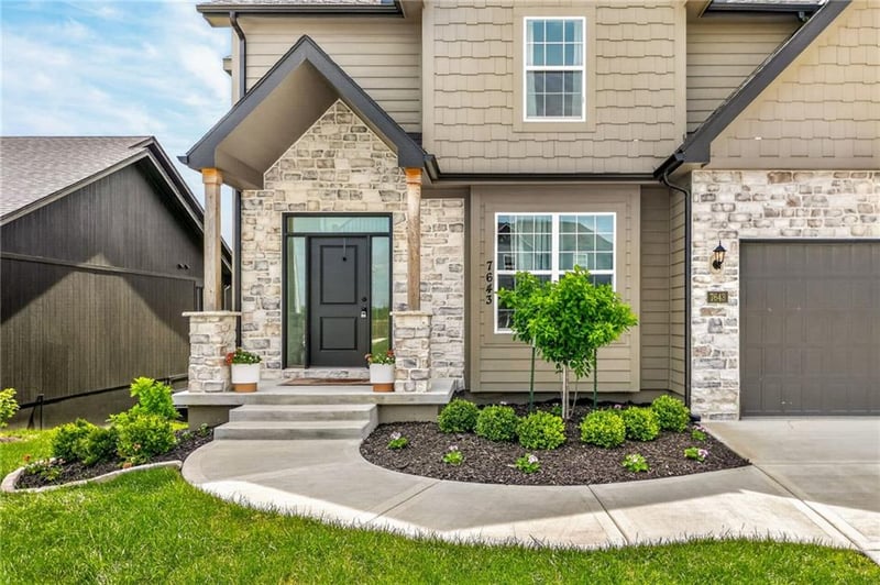 7643 Sycamore Ave, Kansas City, MO 64158