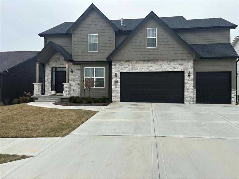 7643 Sycamore Ave, Kansas City, MO 64158