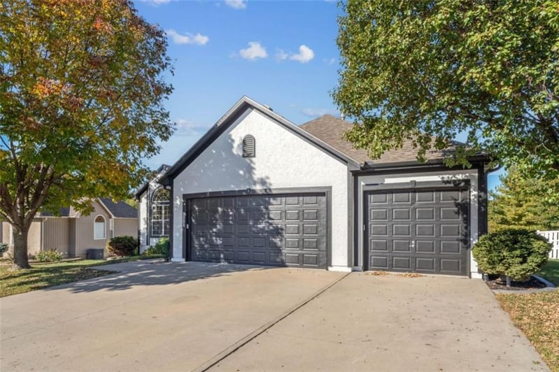 2301 NE Colonnade Ave, Blue Springs, MO 64029