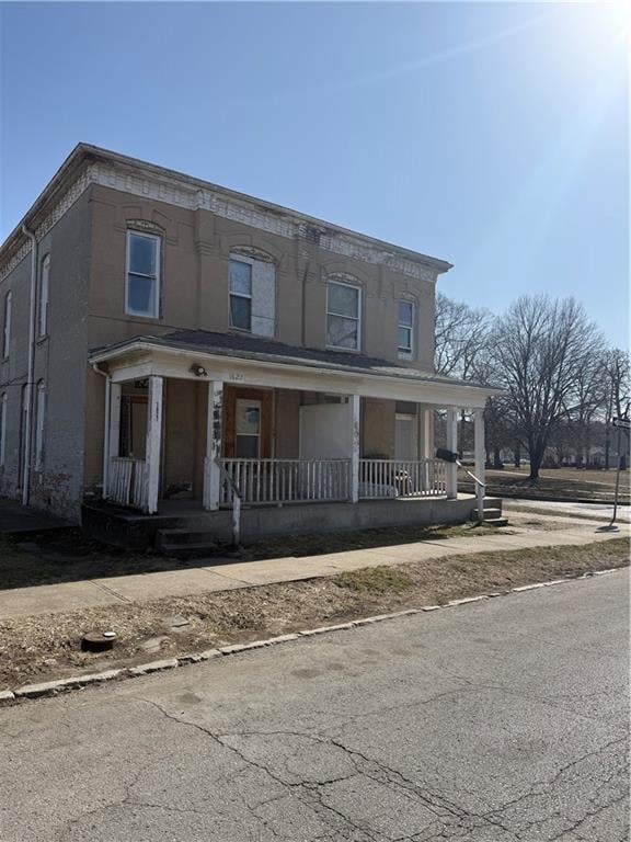 1627 10th St, St Joseph, MO 64503