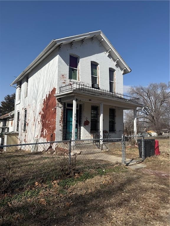 906 11th St, St Joseph, MO 64503