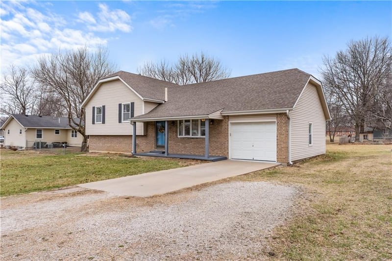 307 E Hickory St, Drexel, MO 64742