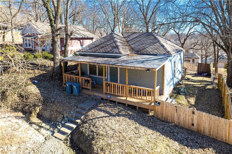 2911 6th St, St Joseph, MO 64505
