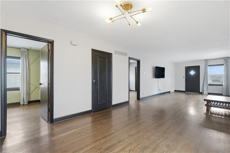 1811 Pendleton Ave, Kansas City, MO 64124