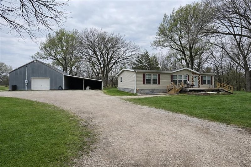 23098 Kiowa Rd, Parsons, KS 67357