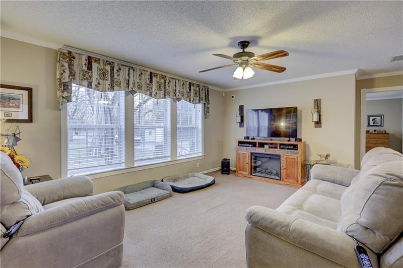 23098 Kiowa Rd, Parsons, KS 67357