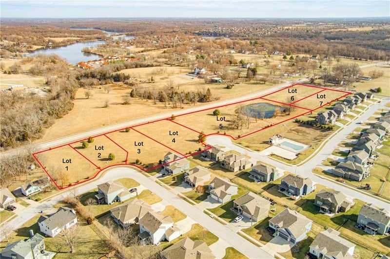 1029 NE Brookfield Dr, Lee's Summit, MO 64086