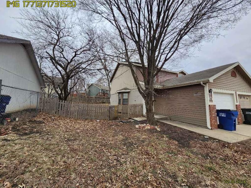 916 Christie Ct, Lawrence, KS 66049