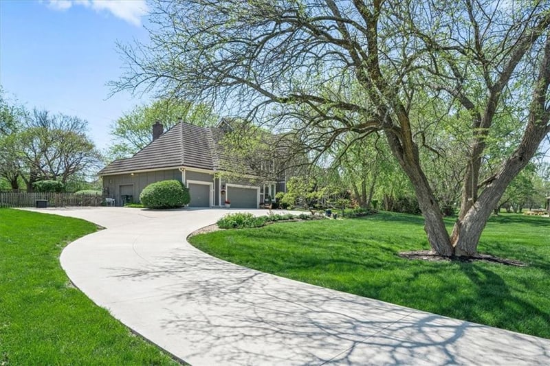 21215 106th St, Olathe, KS 66061