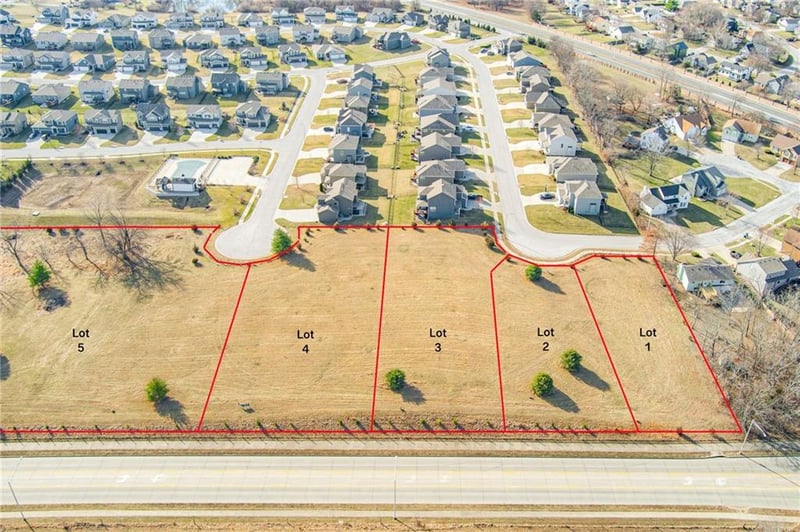 1708 Bluff St, Lee's Summit, MO 64086