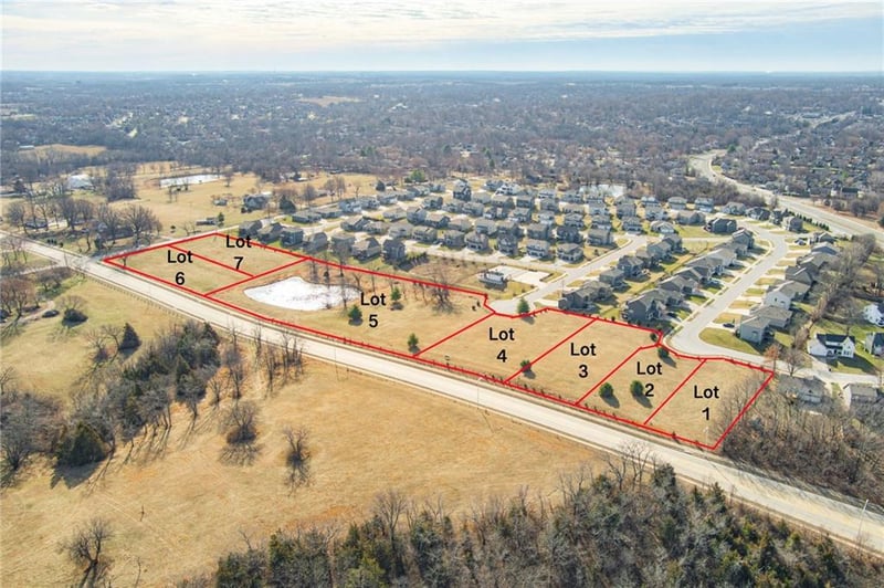 1708 Bluff St, Lee's Summit, MO 64086