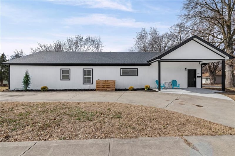 301 Ottawa St, Leavenworth, KS 66048