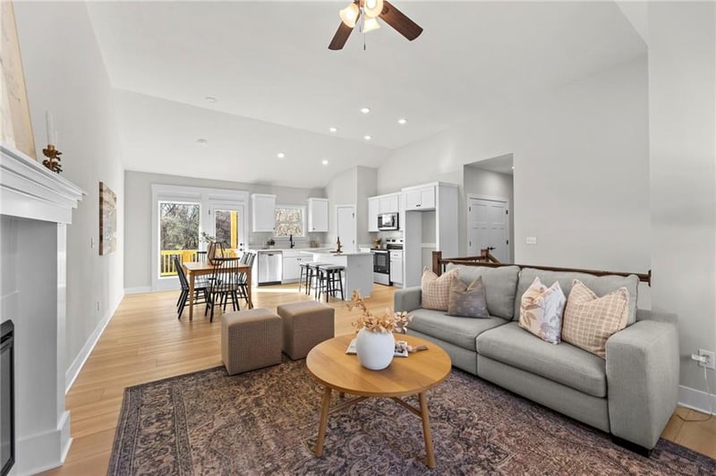 541 Oregon St, Leavenworth, KS 66048