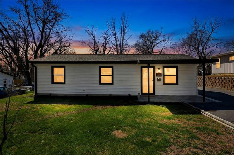 4721 Oak Grove Rd, Kansas City, KS 66106