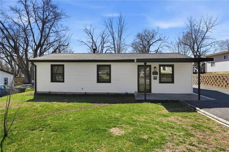 4721 Oak Grove Rd, Kansas City, KS 66106