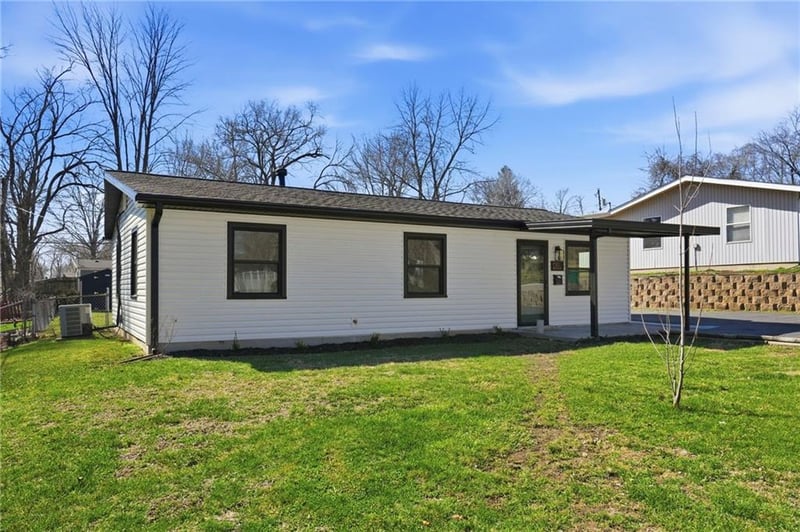 4721 Oak Grove Rd, Kansas City, KS 66106