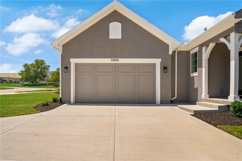 22214 82nd Ter, Lenexa, KS 66220