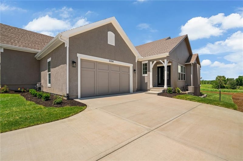 22214 82nd Ter, Lenexa, KS 66220