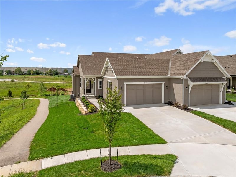 22214 82nd Ter, Lenexa, KS 66220
