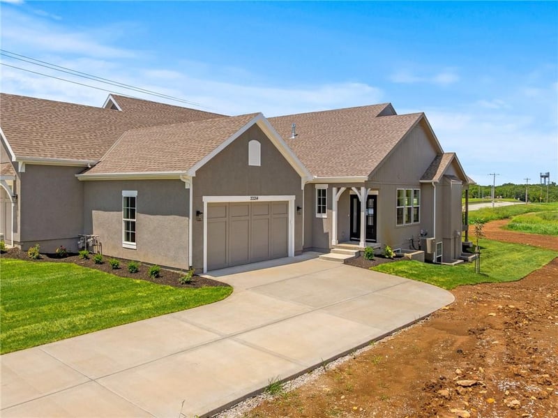 22214 82nd Ter, Lenexa, KS 66220