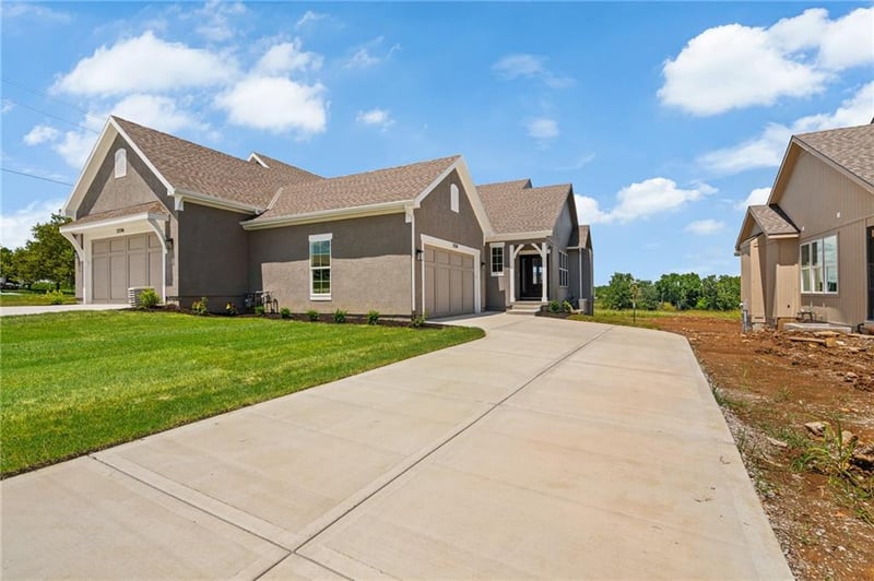22214 82nd Ter, Lenexa, KS 66220
