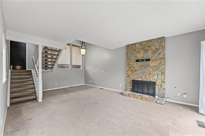 8058 Colony Ln, Lenexa, KS 66215