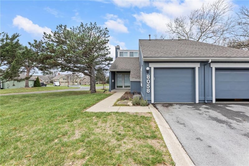 8058 Colony Ln, Lenexa, KS 66215