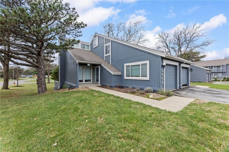 8058 Colony Ln, Lenexa, KS 66215