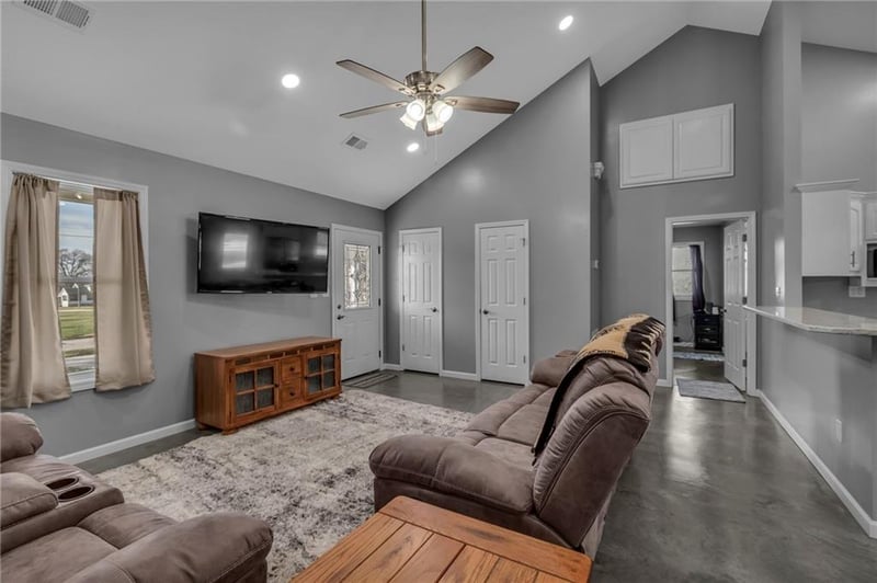 330 High St, Cameron, MO 64429