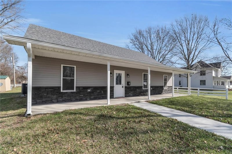 330 High St, Cameron, MO 64429