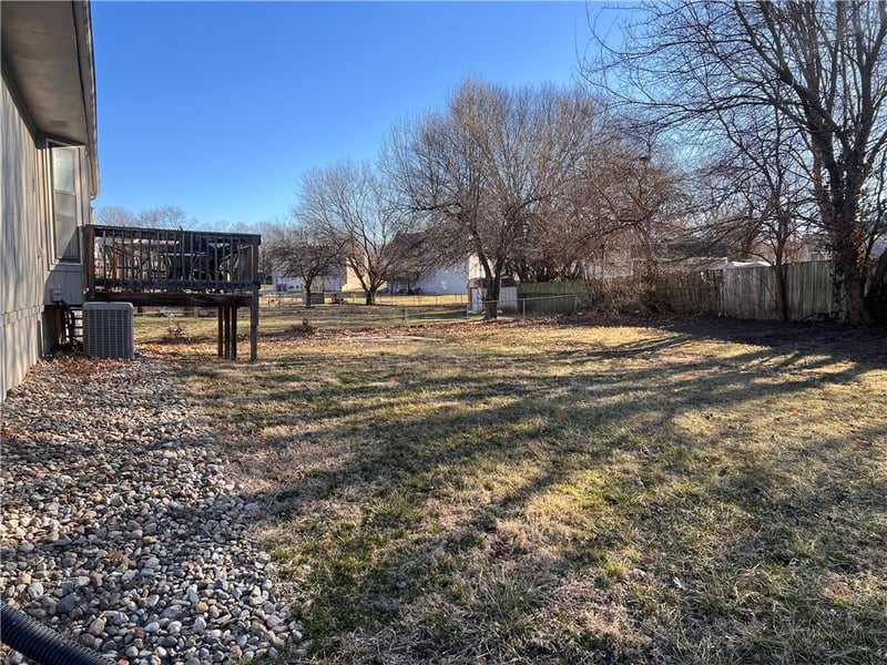 11725 Crystal Dr, Kansas City, MO 64134