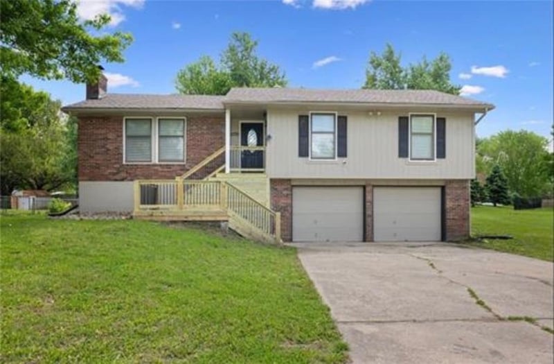 11725 Crystal Dr, Kansas City, MO 64134