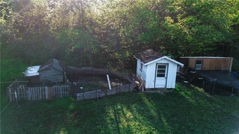 421 1st St, Mound City, KS 66056