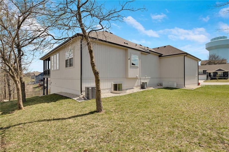 905 Wood Ridge Ct, Blue Springs, MO 64014