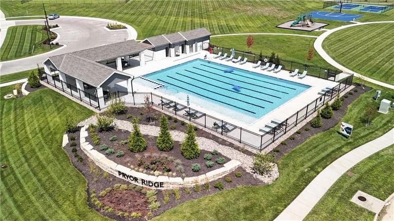 1601 Arbor Park Dr, Lee's Summit, MO 64082