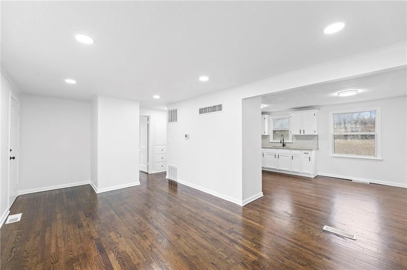 7718 Longwood Ave, Kansas City, KS 66109