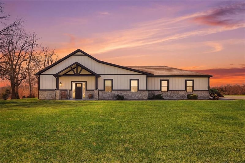 3826 S Sweeney Rd, Grain Valley, MO 64029
