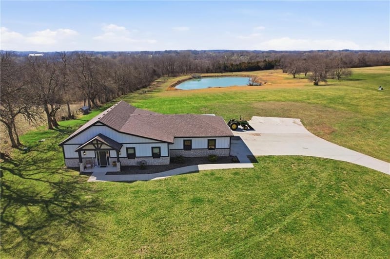 3826 S Sweeney Rd, Grain Valley, MO 64029