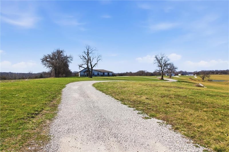 3826 S Sweeney Rd, Grain Valley, MO 64029