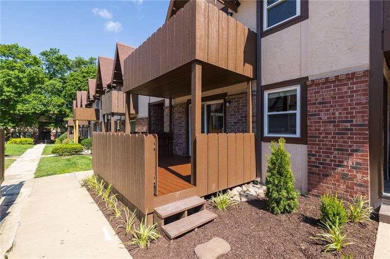 6206 Robinson St #1, Overland Park, KS 66202