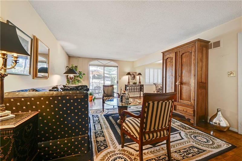 5308 W 103rd Ter, Overland Park, KS 66207