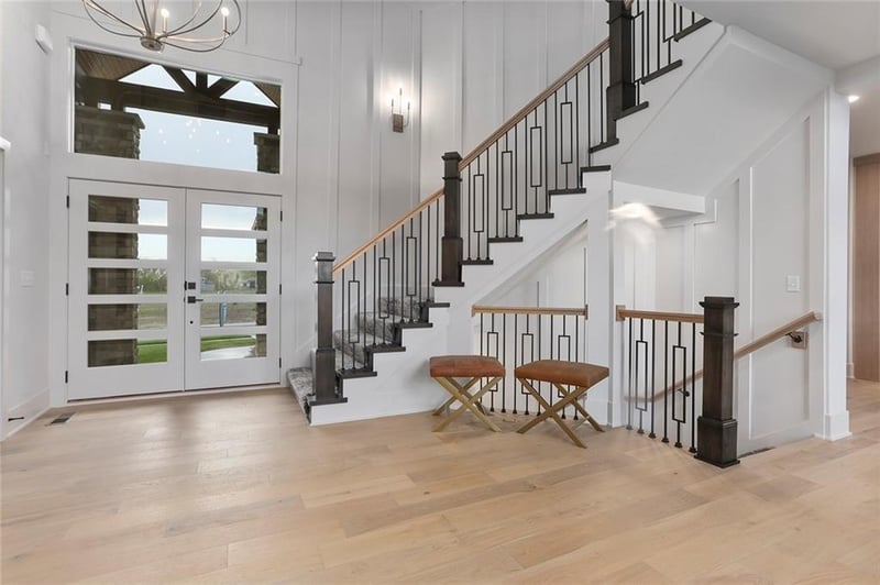 2033 Red Barn Ln, Lee's Summit, MO 64082