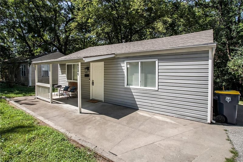 9240 Mcgee St, Kansas City, MO 64114