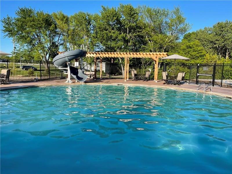 16989 Brentwood St, Olathe, KS 66062