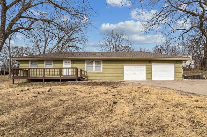 306 165th St, Belton, MO 64012