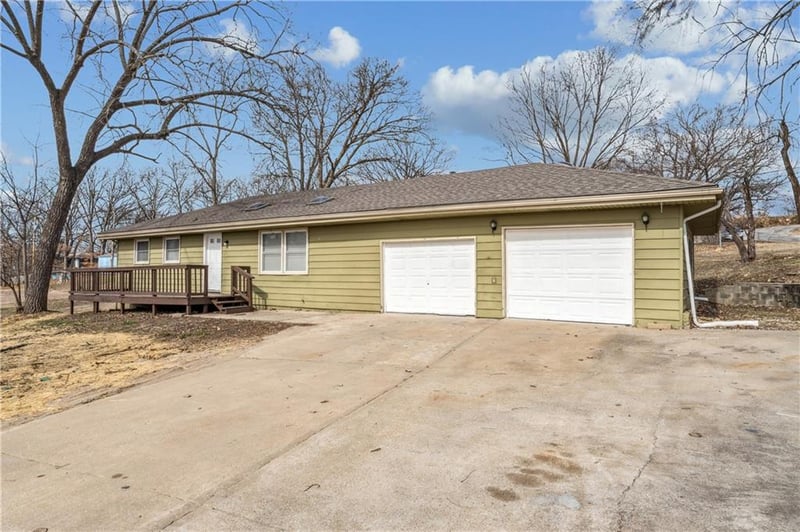 306 165th St, Belton, MO 64012